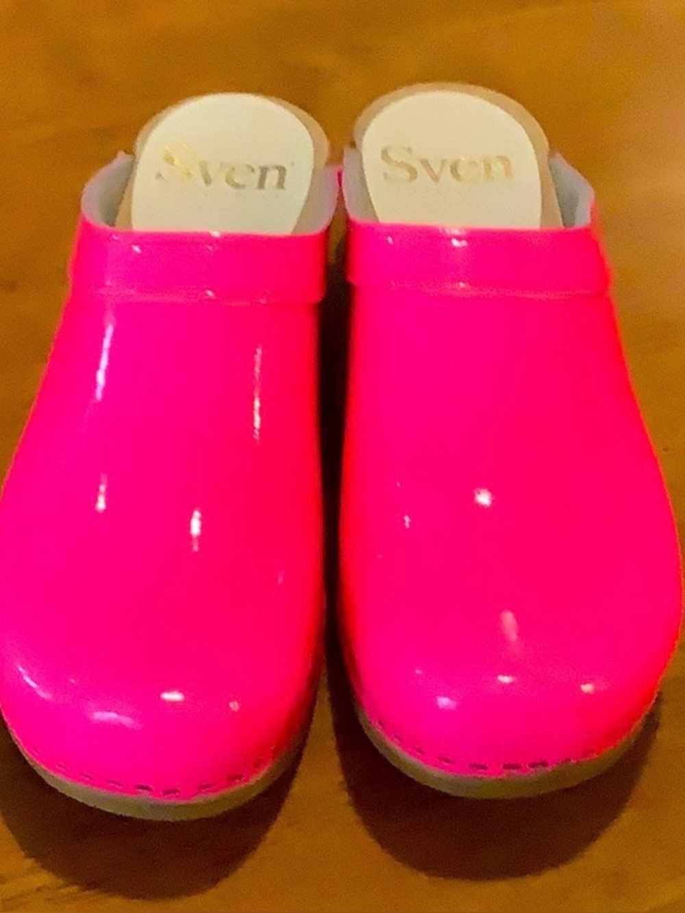 Brand NEW Sven patent leather neon pink clogs sz 40 $275
